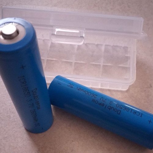 Σετ δύο μπαταρίες λιθίου 18650 2600mAh καινούργιες με θήκη αποθήκευσης