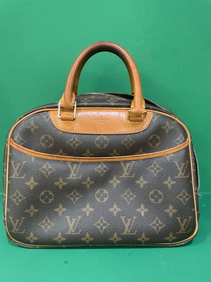 Τσάντα Louis Vuitton μεταχειρισμένη, μπεζ, με φθορές στο εσωτερικό