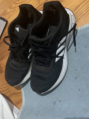 Αθλητικά παπούτσια Adidas νούμερο 42.5, μαύρα και άσπρα