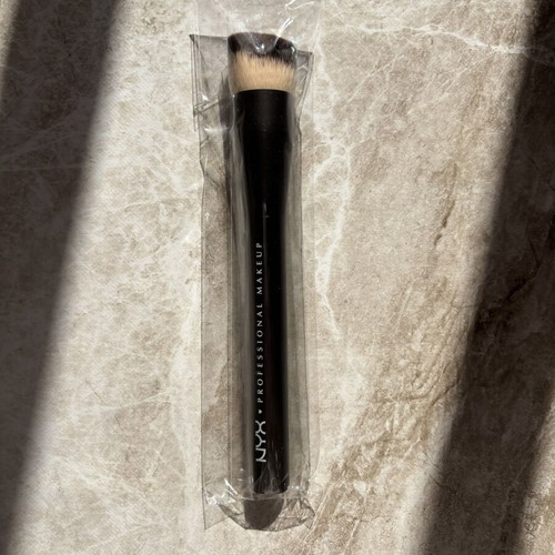 Nyx Csws Foundation Brush new, authentic