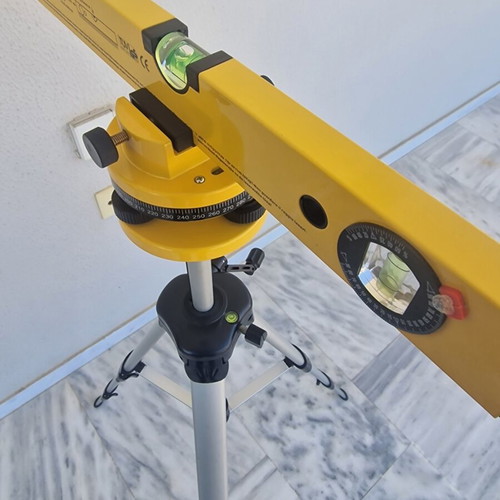 Powerfix PLW 670 Laser Level with Adjustable Aluminum Tripod like new