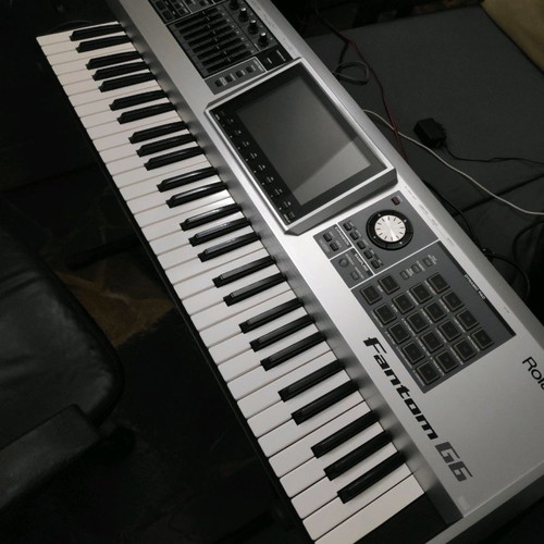 Roland Phantom G6 Workstation Synthesizer μεταχειρισμένος με επιπλέον ήχους και τσάντα
