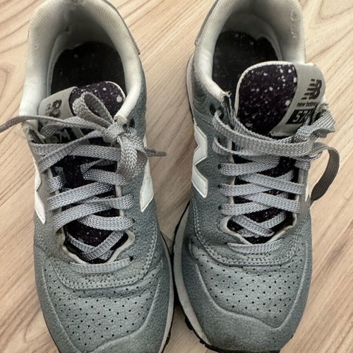 New Balance 574 athletic shoes used, grey, size 38 with wear