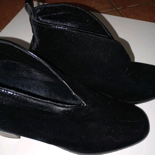 7 Black velvet ankle boot unworn size 40