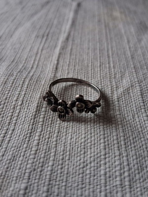 925 Silver Ring used with flowers and strass decoration