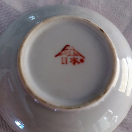 Vintage porcelain Asian trinket dish with floral motif, like new