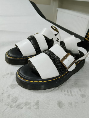 Кожени сандали Dr. Martens като нови, бели, номер 37