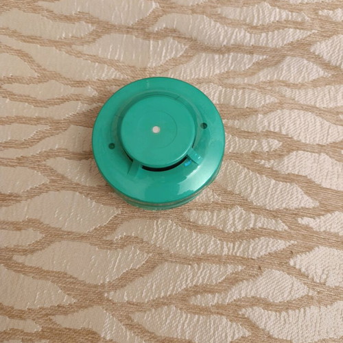 Smoke detector like new