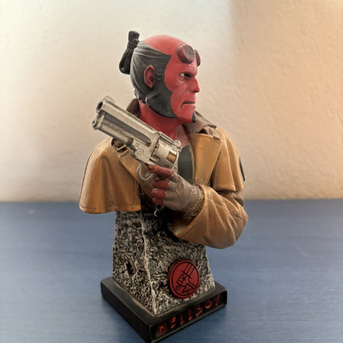 Hellboy figure like new, collectible
