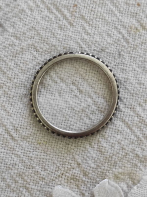 Silver 925 ring with black stones like new