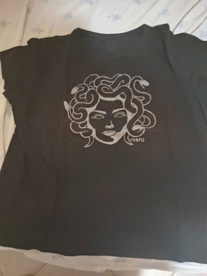 Medusa t-shirt in good condition, black, size XL