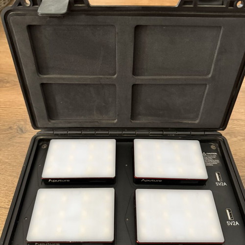 Aputure MC 4-Light Travel Kit like new, LED lighting set