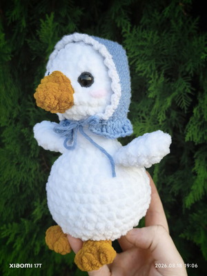 Handmade crocheted goose with bonnet Amelie
