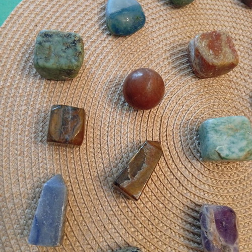 Pack of 23 natural semiprecious stones and crystals (tumbled stones)