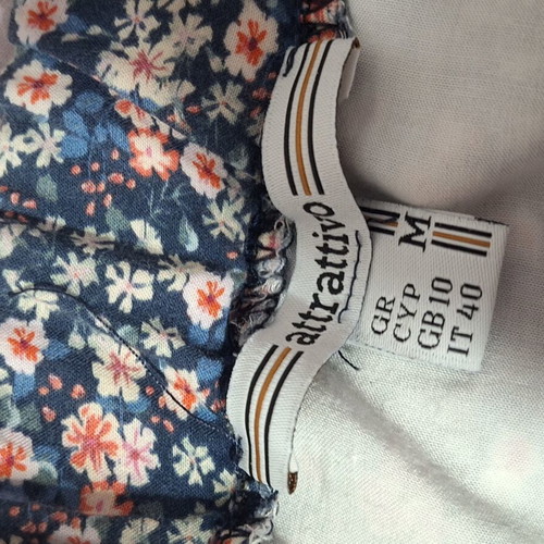 Attrattivo summer skirt with subtle ruffle, like new, colorful