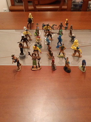 Cowboy figures used, set of 29 rubber and plastic