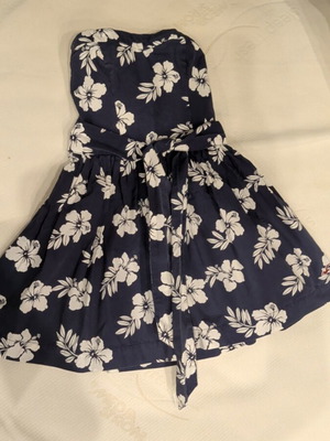 Hollister Floral Strapless Mini Dress like new, size M fits S