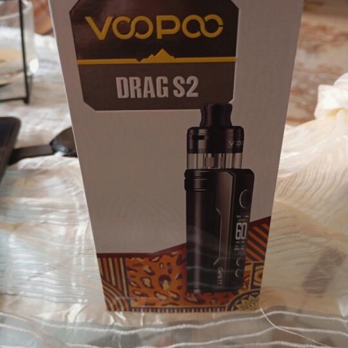 Voopoo Drag S2 electronic cigarette like new with Blueberry Donut liquid gift