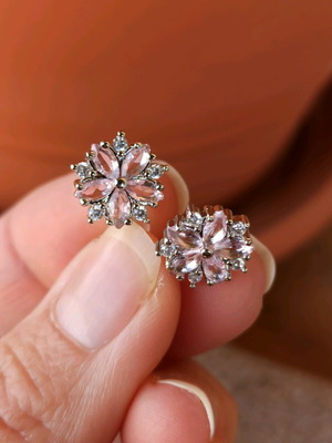 Сребърни обеци на винт с бели и розови циркони, цветна форма нови