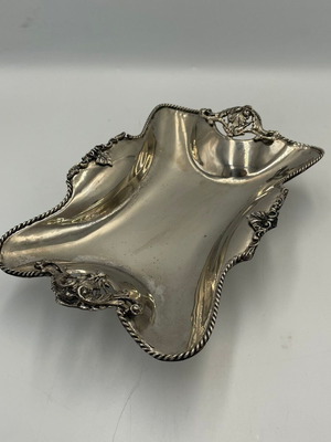 Сервираща чиния като нова с рококо възрожденски стил