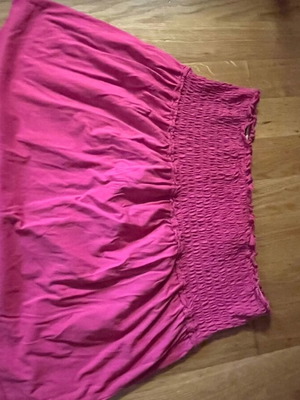 Skirt like new, can be worn as strapless, sizes XXL-XXXL