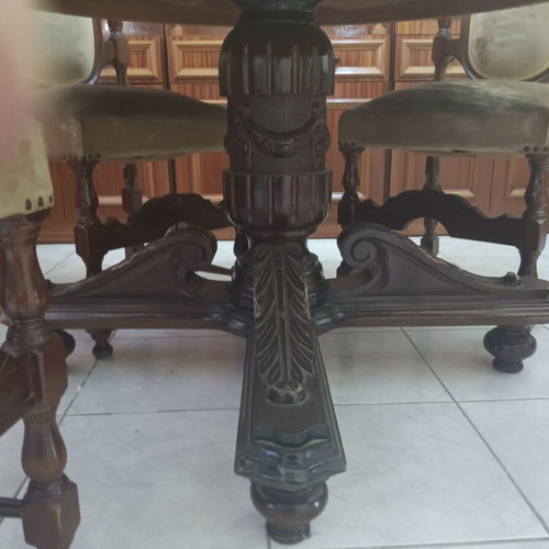 Dining table like new, heavy antique
