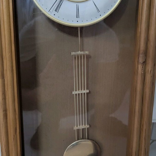 Wall clock like new, dimensions 68cm height and 26cm width