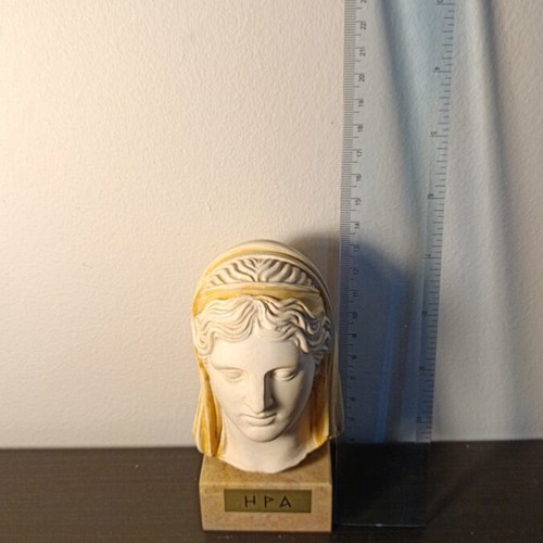 Thea Hera statuette used with scratch