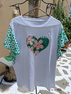 Cotton short-sleeve blouse with heart and floral sleeves one size new