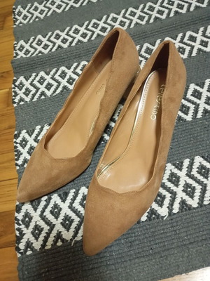 Celestino beige pumps new, size 40, heel 5-6 cm