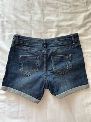 Τζιν σορτς νούμερο 36, σαν καινούργιο