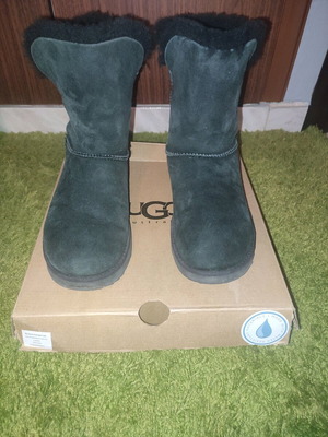 UGG Kyra women's black boots like new, size 37