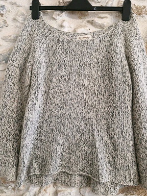Pullover Stradivarius σε άριστη κατάσταση, μέγεθος S, άσπρο και γκρι