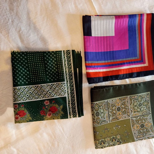 Set of 3 vintage women's scarves like new, multicolored
