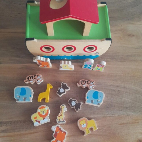 Wooden Ark Toy like new with animals