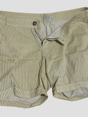 Striped shorts with pockets used, size Medium