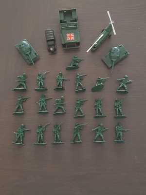 Vintage plastic military figures and vehicles collection, like new