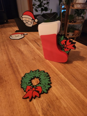 Christmas wreath coaster set with stocking holder new