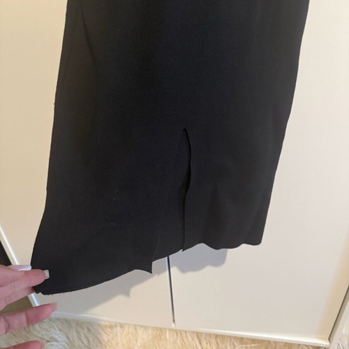 Sleeveless black dress like new with back slit, size S