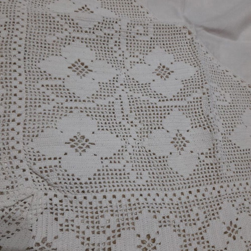 Set of 2 handmade table linens like new, white cotton