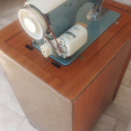 Mercedes Zig Zag 1960 Sewing Machine like new, electronic, fully functional