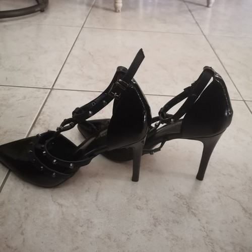 Tamaris black patent leather pumps with studs