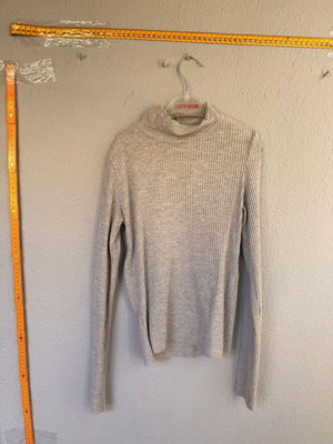 Women's ribbed grey turtleneck long-sleeve top like new