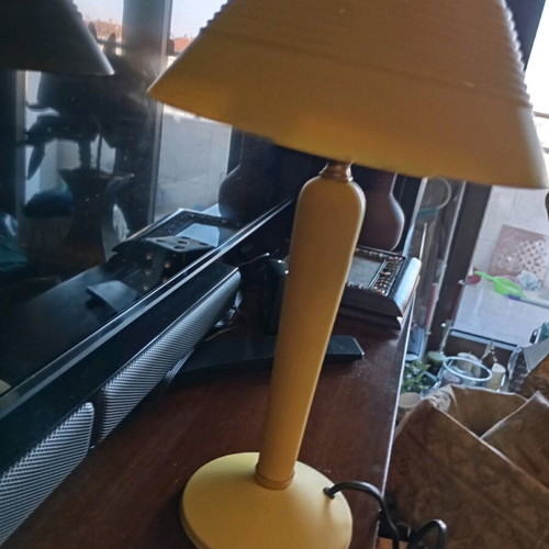 Bronze table lamp like new, yellow, 42 inches tall