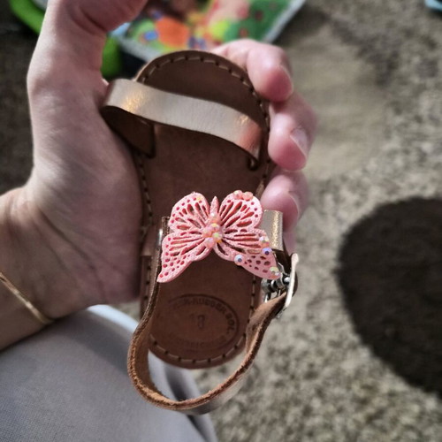 Girls sandals no18 like new