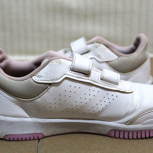 Girls' Adidas athletic shoes used, size 35, white