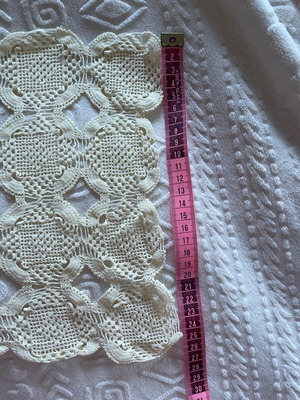 Table runner like new