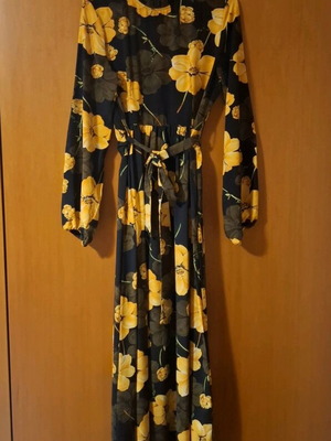 Shein dress black and yellow like new, size M