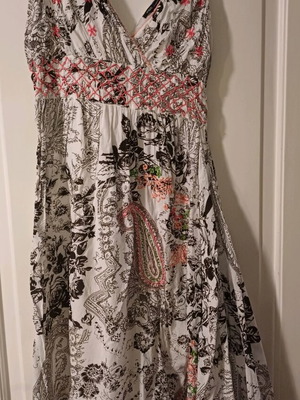 Fullah Sugah dress 100% cotton midi white with embroidery and beads like new