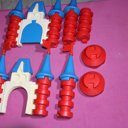 Playmobil plastic tower like new, pack of 9